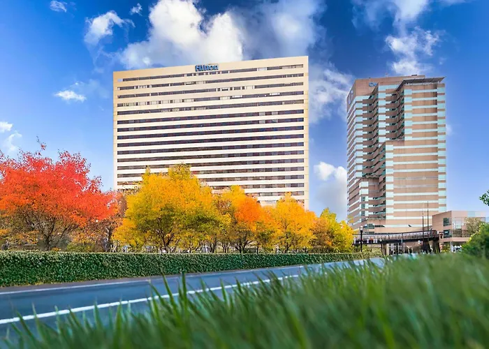 Central hotel: Hilton Lexington Downtown